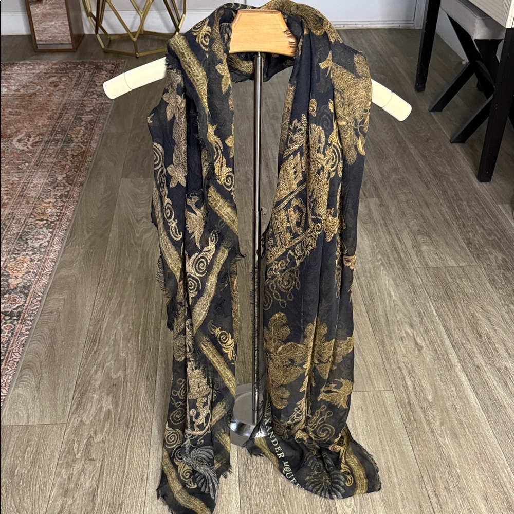 Alexander McQueen Black and Gold Patterned scarf - Picture 9 of 12
